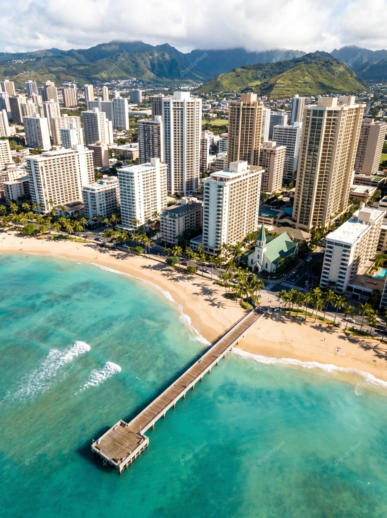 Aerial view of Waikiki Beach and Honolulu skyline in Hawaii